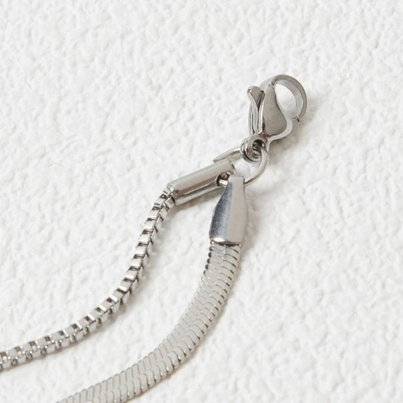 ❀ Elegant Premium Silver Layered Chain Snake Necklace - Picture 6 of 8